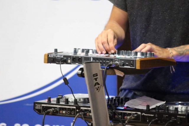 39b1e2b4-e0e7-4103-8610-d60351d9e65b